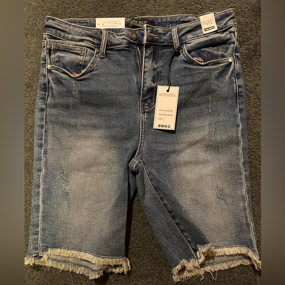 Judy Blue high waist women’s denim shorts size large slightly distressed